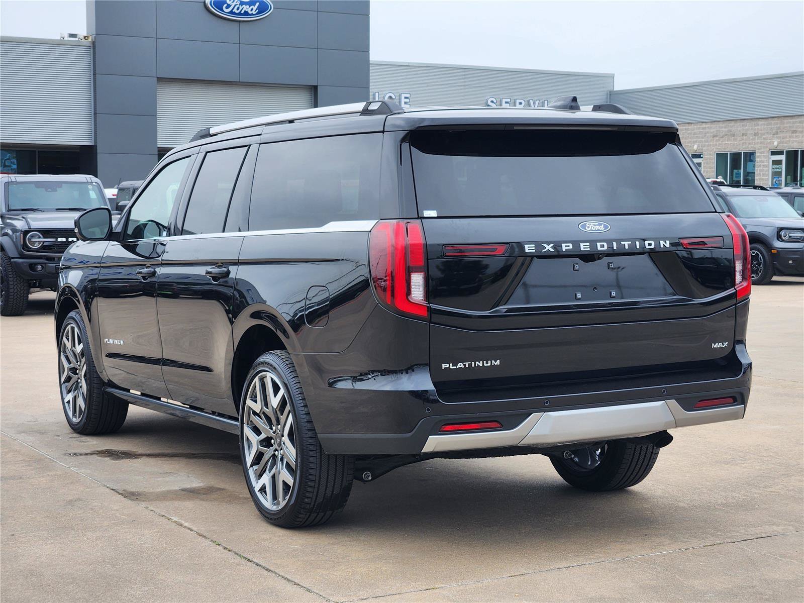 New 2025 Ford Expedition Max Platinum w/ Platinum Ultimate Package AWD/4WD image 4