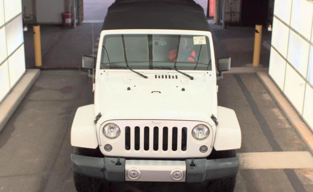 Used 2015 Jeep Wrangler Unlimited Sahara w/ Connectivity Group AWD/4WD image 2