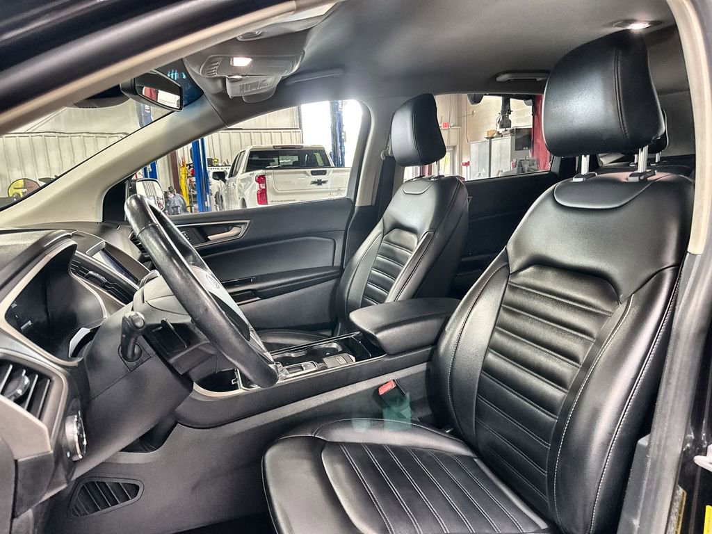 Used 2020 Ford Edge SEL image 12