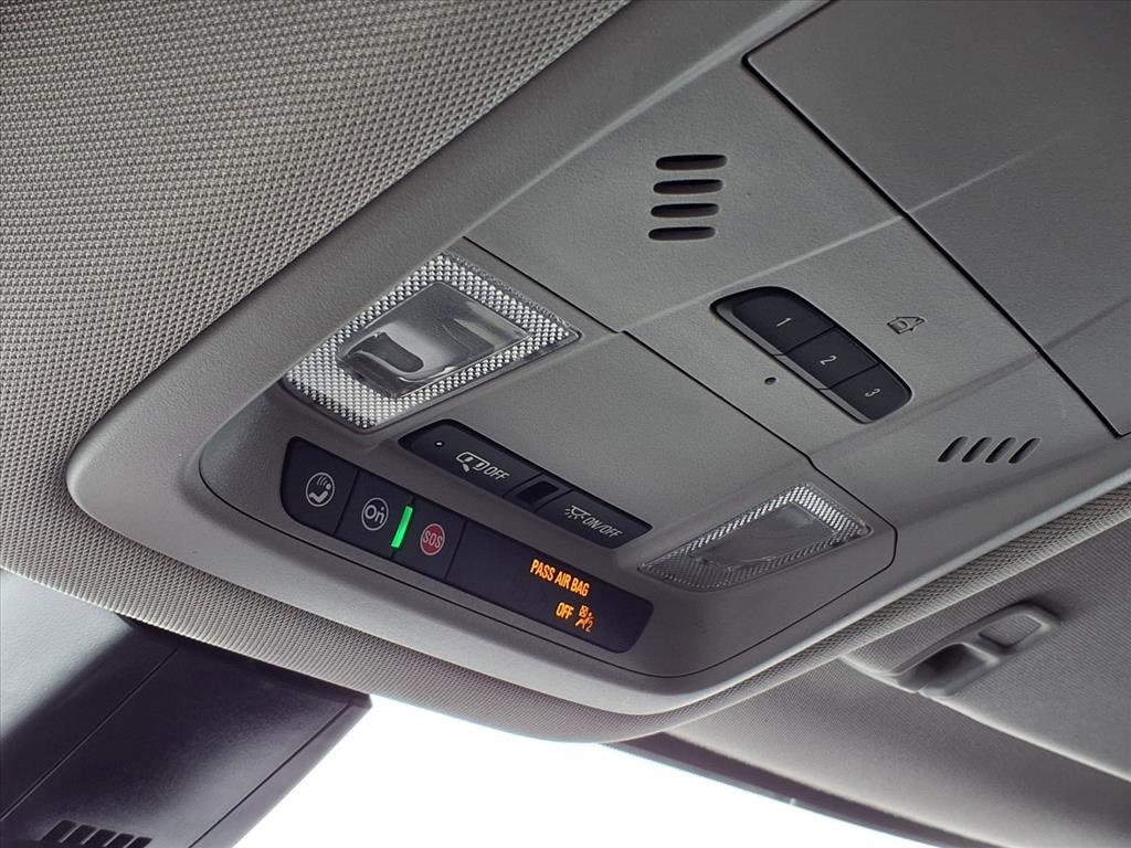 Used 2023 GMC Acadia SLT image 15