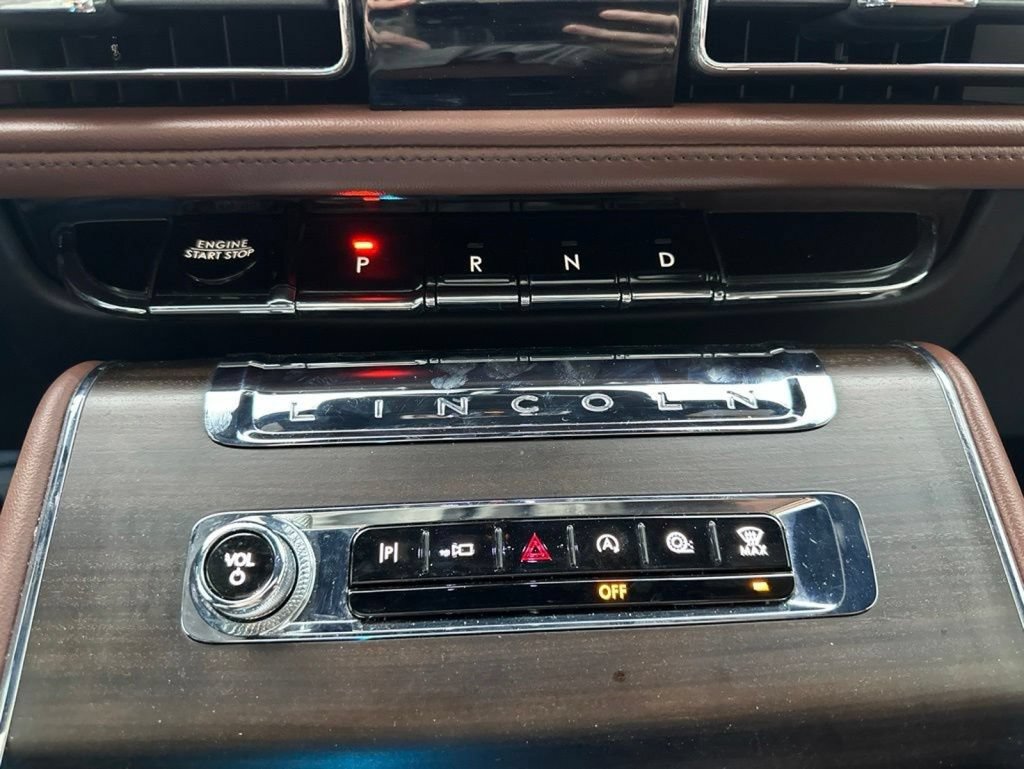 Used 2025 Lincoln Aviator Reserve w/ Equipment Group 201A AWD/4WD image 35