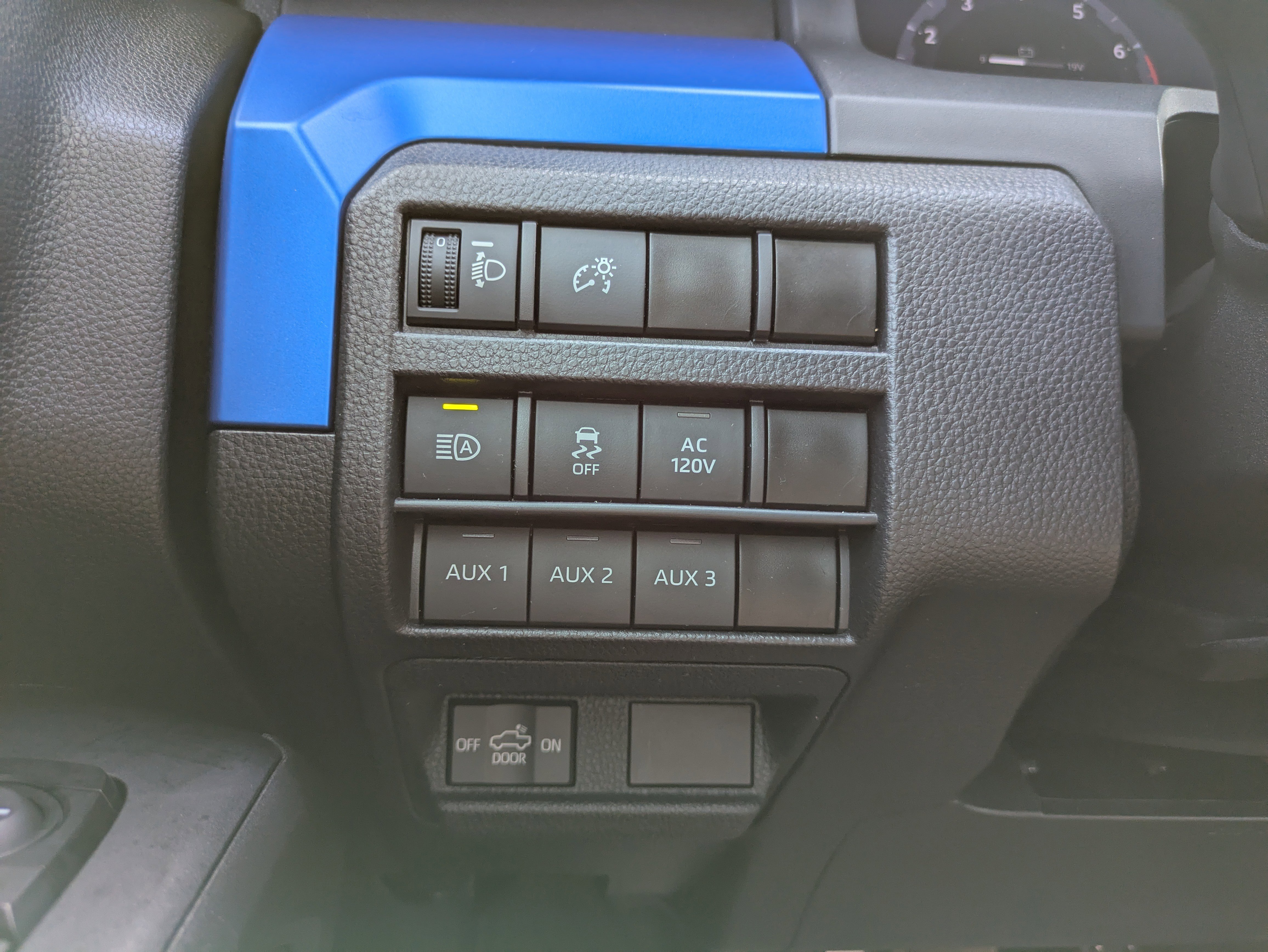 Used 2024 Toyota Tacoma TRD Sport w/ TRD Sport Upgrade Package image 24