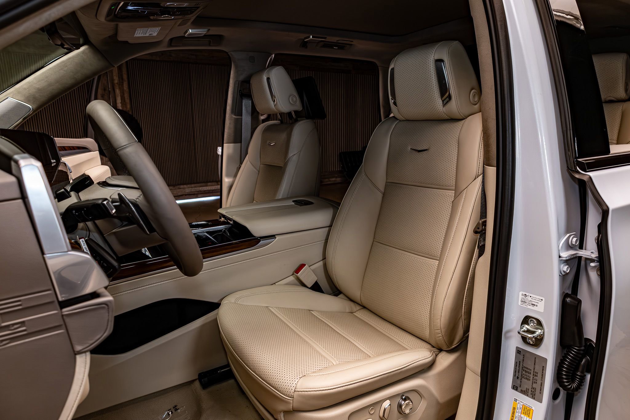 Used 2026 Cadillac Escalade Platinum Sport w/ LPO, ONYX Package image 20