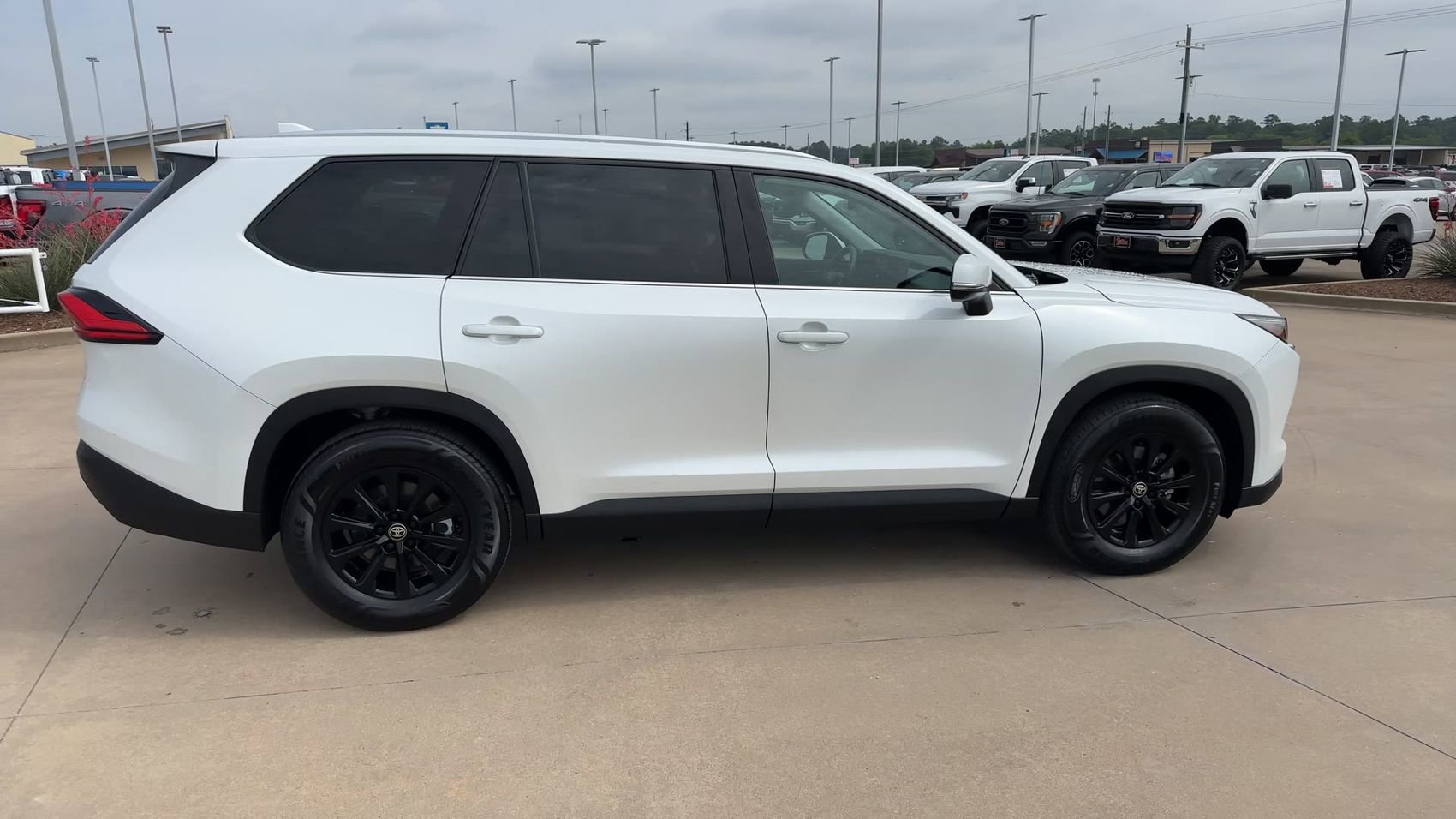 Used 2024 Toyota Grand Highlander AWD image 2