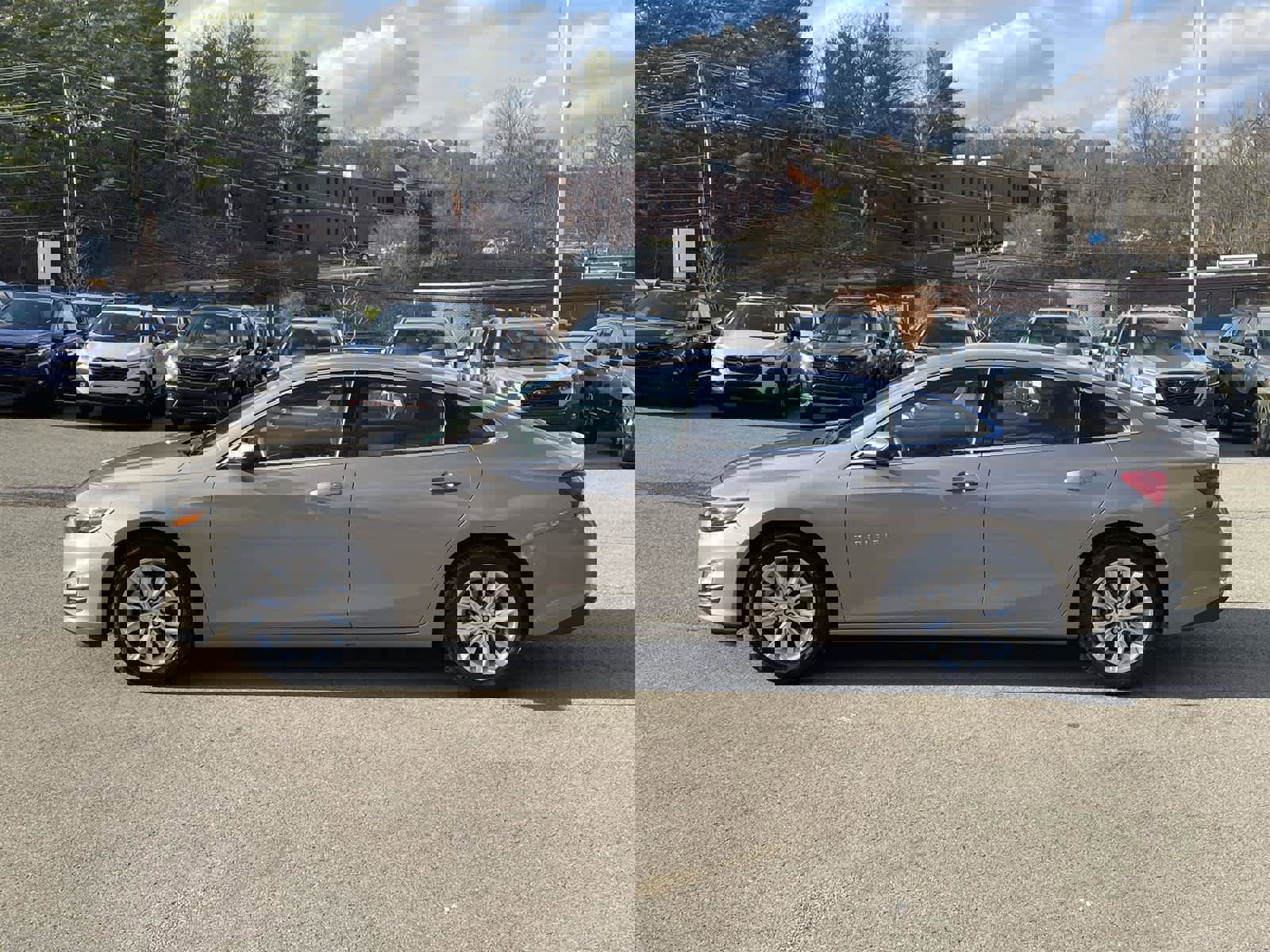 Used 2023 Chevrolet Malibu LT image 2