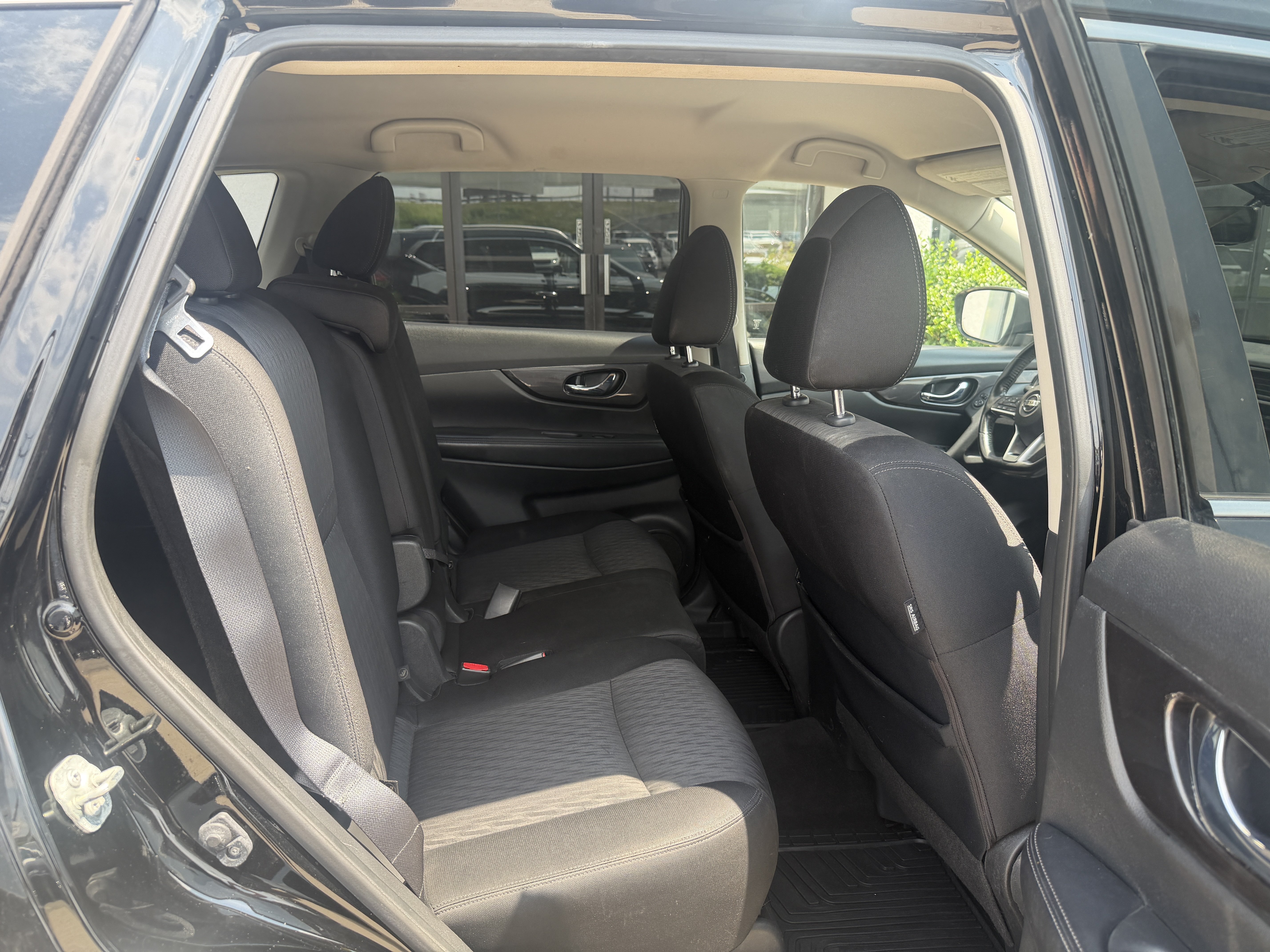 Used 2018 Nissan Rogue SV FWD image 25