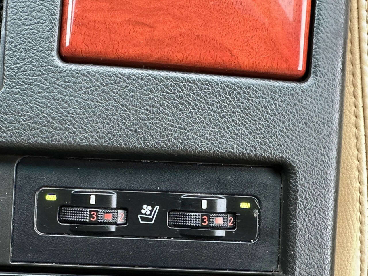 Used 2011 Lexus RX 450h Base AWD 4dr SUV w/ Luxury Pkg image 30