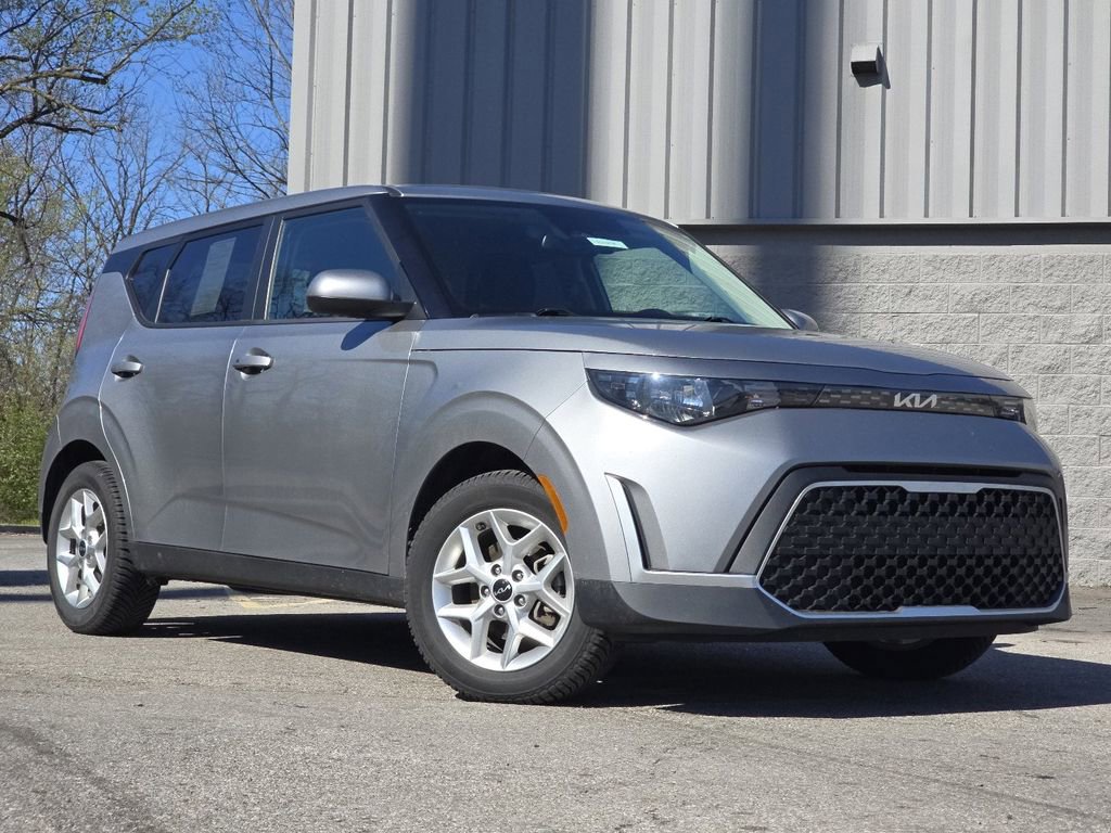 Used 2023 Kia Soul S FWD image 2