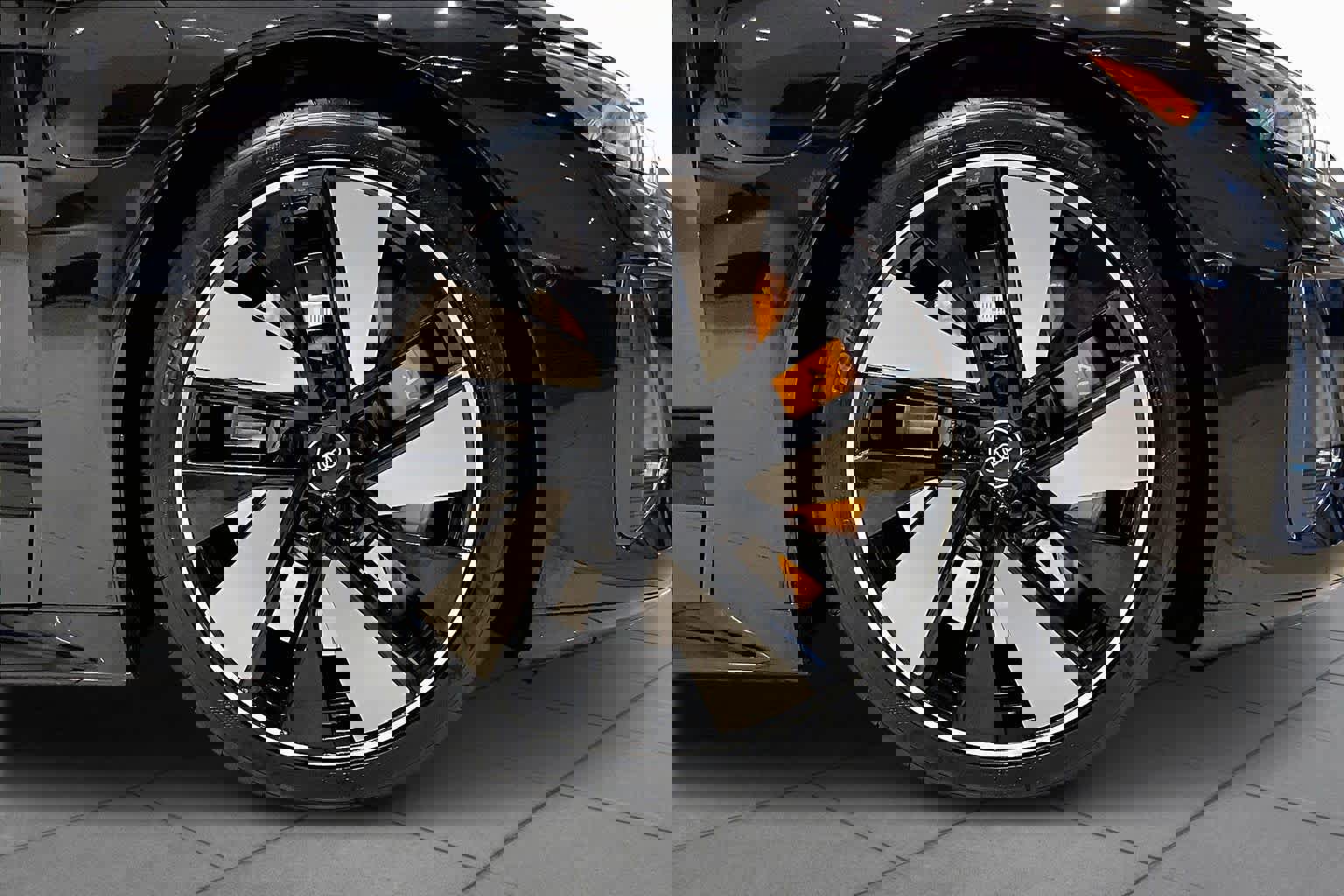 Used 2022 Audi RS e-tron GT w/ Carbon Performance Package image 10