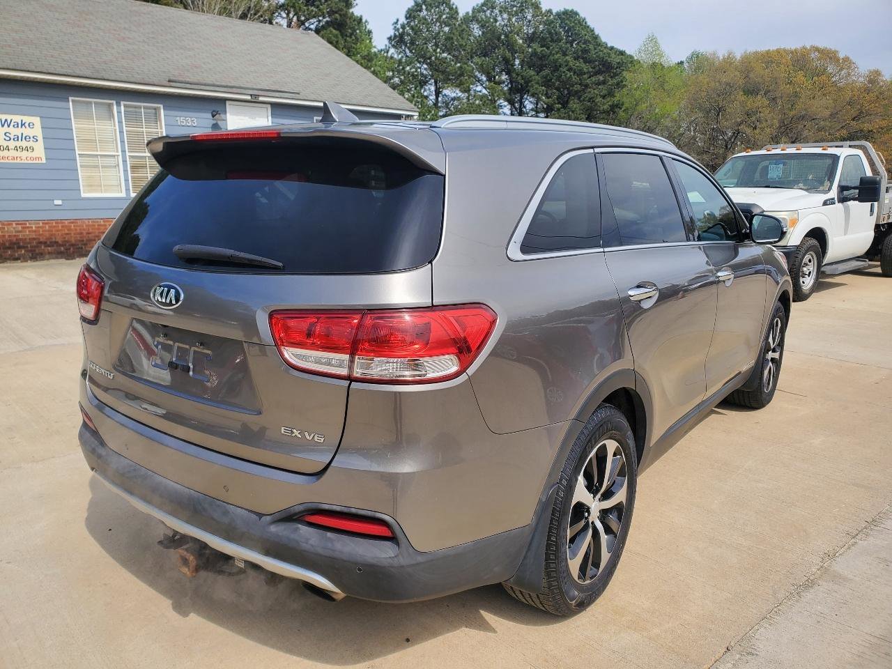 Used 2016 Kia Sorento EX image 9