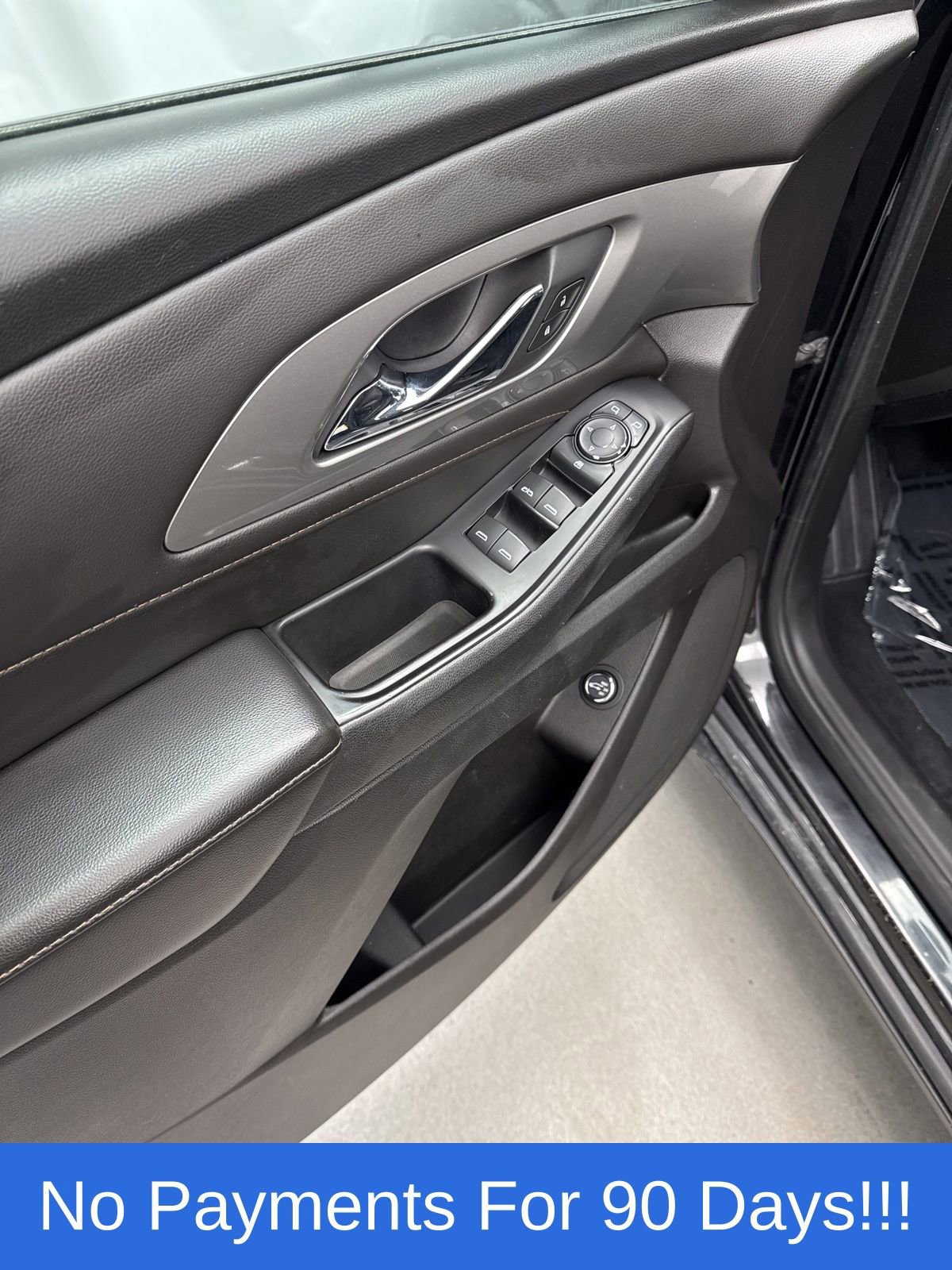 Used 2018 Chevrolet Traverse LT image 13