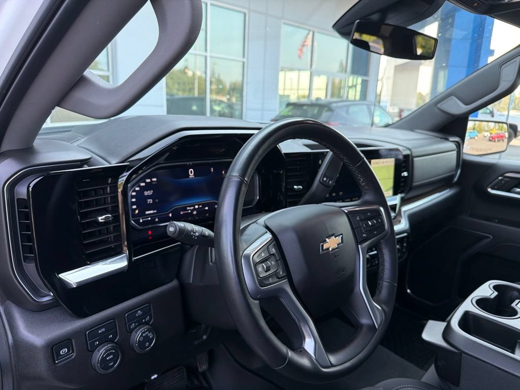 Used 2025 Chevrolet Silverado 1500 LT w/ Protection Package AWD/4WD image 10