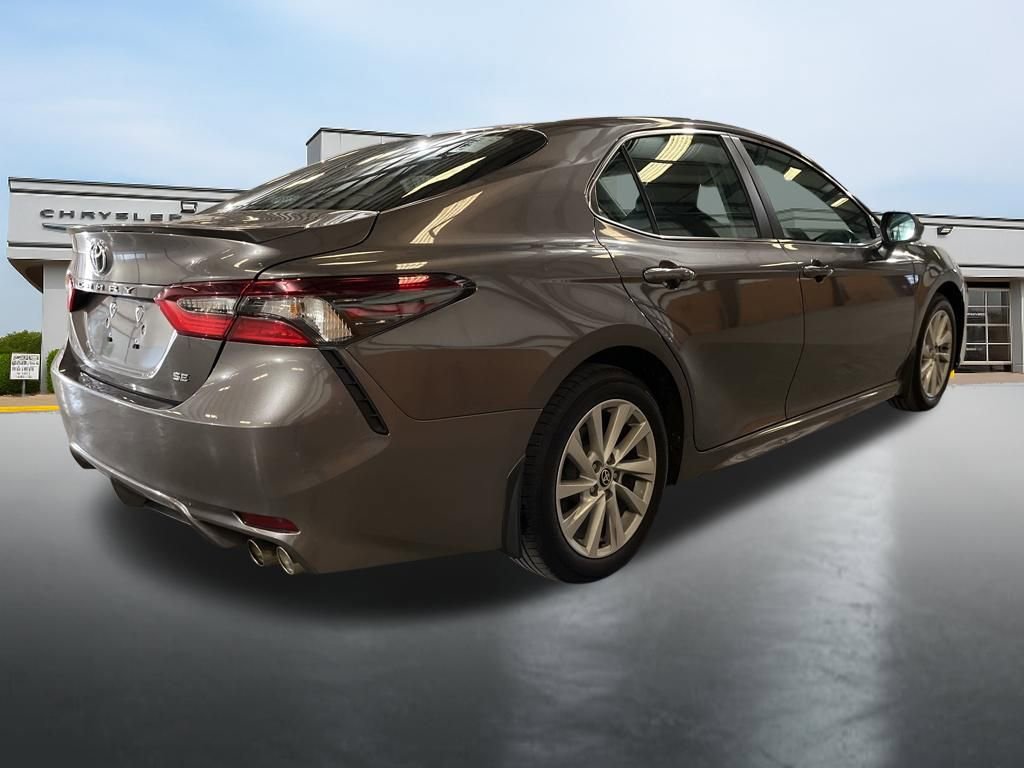 Used 2024 Toyota Camry SE image 5