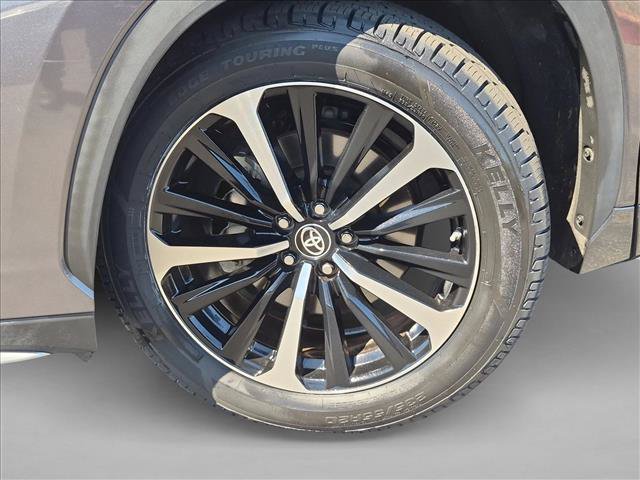 Used 2021 Toyota Highlander XSE FWD image 25