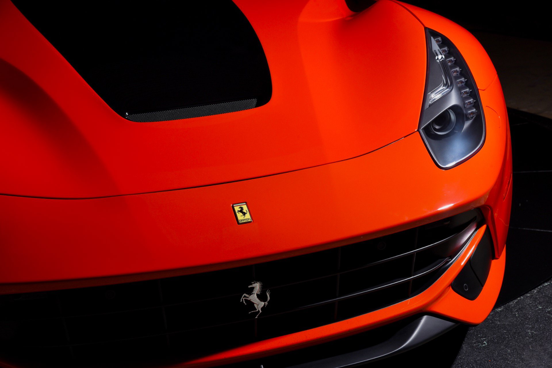 Used 2014 Ferrari F12 Berlinetta RWD image 11