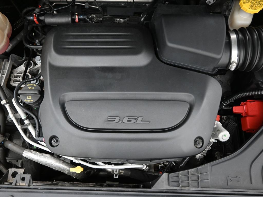 Used 2023 Chrysler Voyager LX image 40