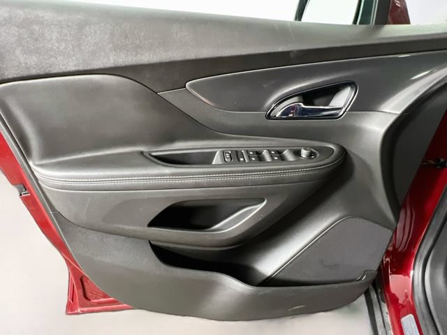 Used 2021 Buick Encore Preferred AWD/4WD image 29