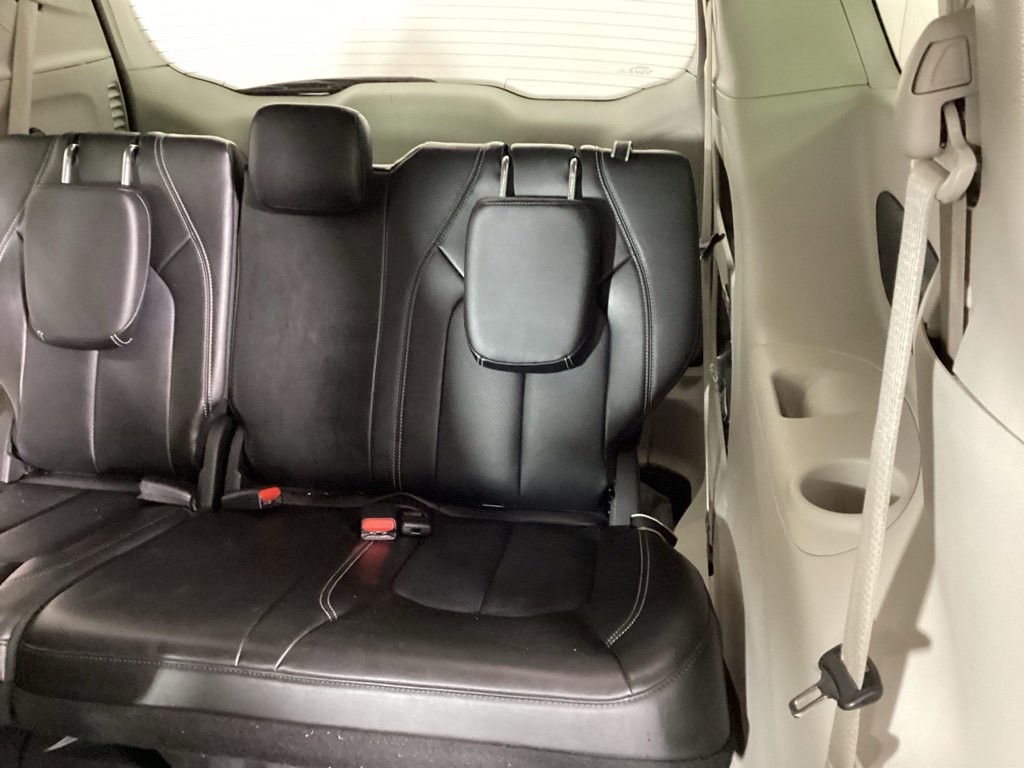 Used 2024 Chrysler Pacifica Touring-L image 13