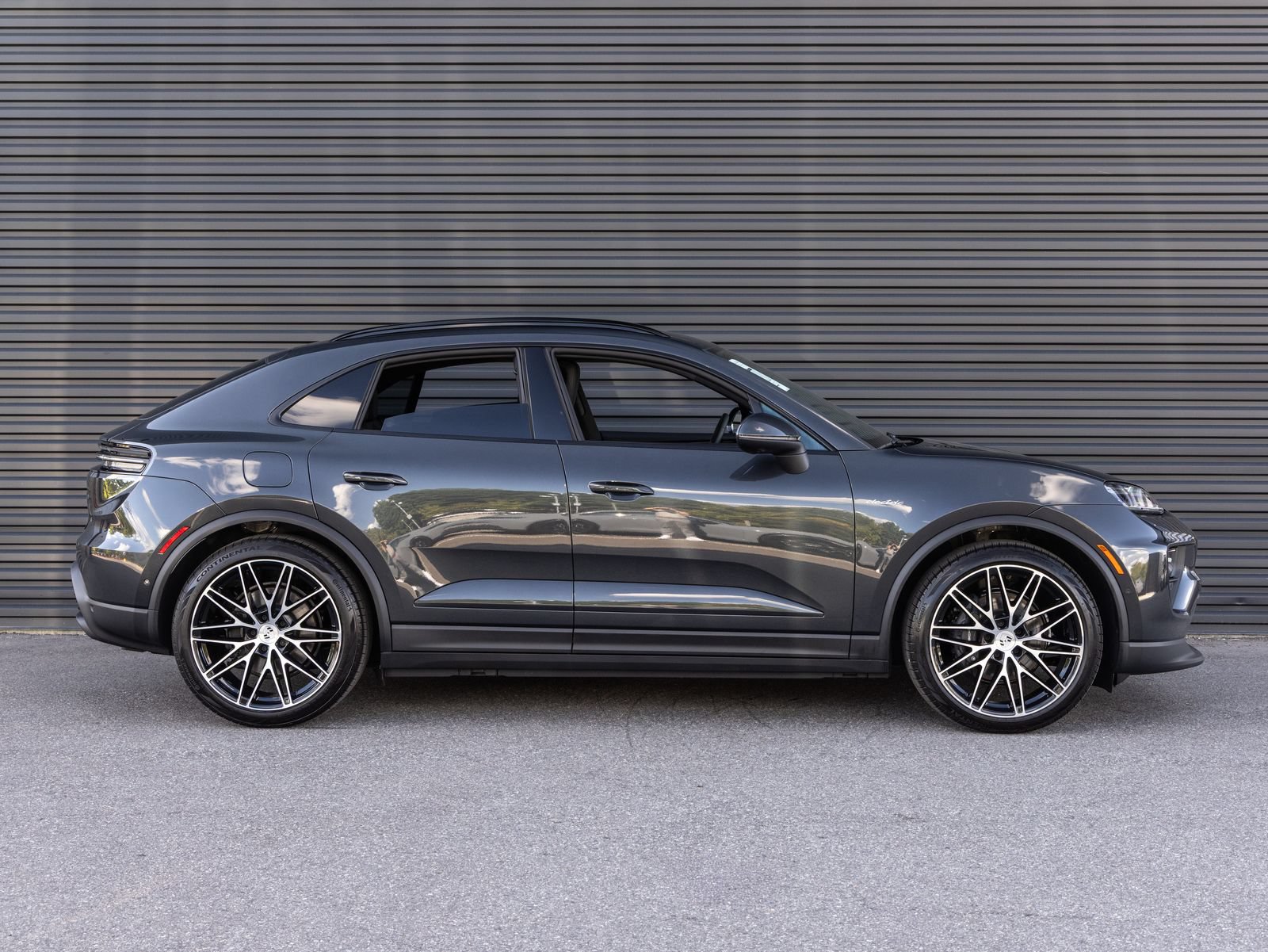 New 2026 Porsche Macan 4 Electric AWD/4WD image 8