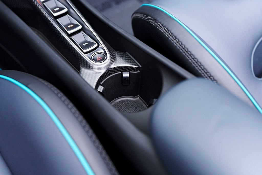 Used 2025 McLaren Artura Spider RWD image 35