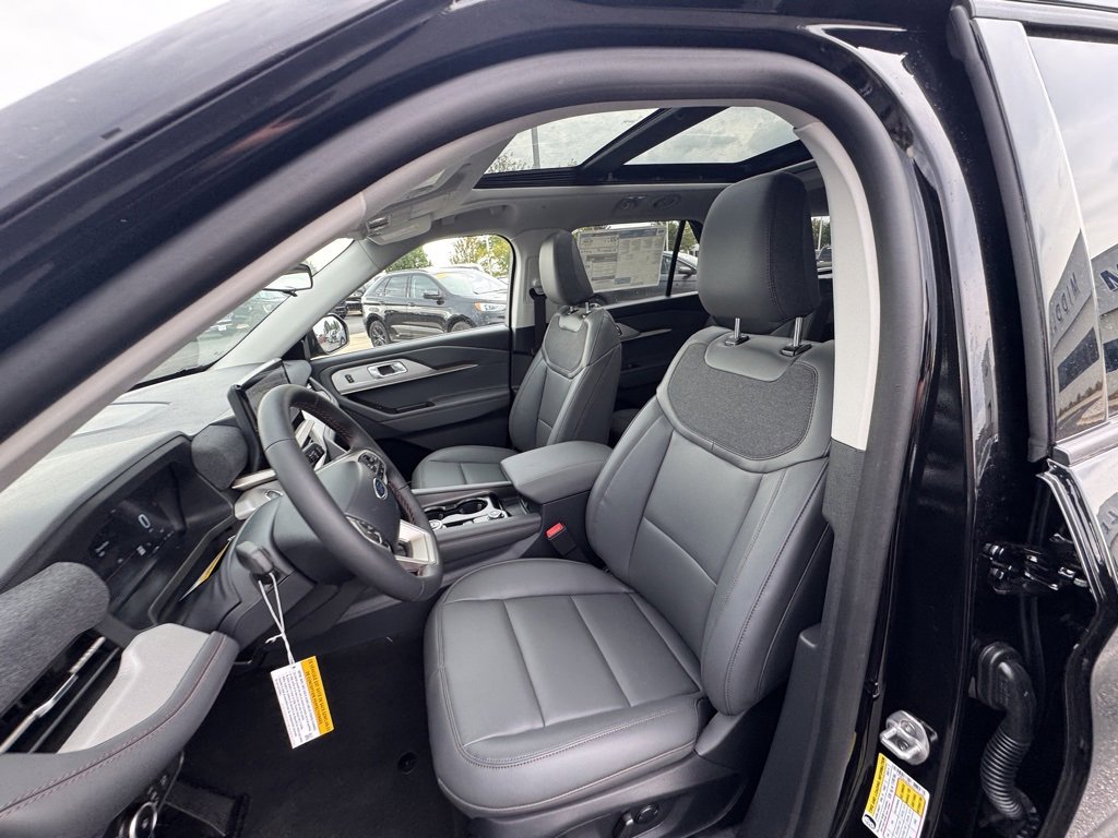 New 2025 Ford Explorer Active w/ Active Comfort Package image 13
