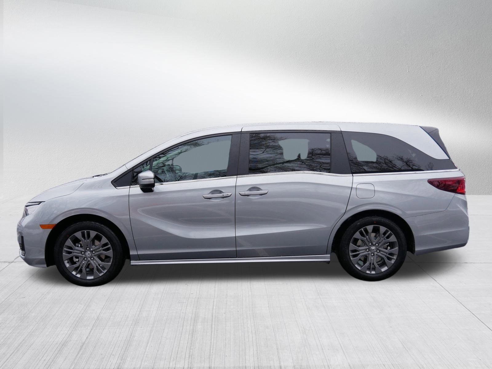 New 2026 Honda Odyssey Touring image 4