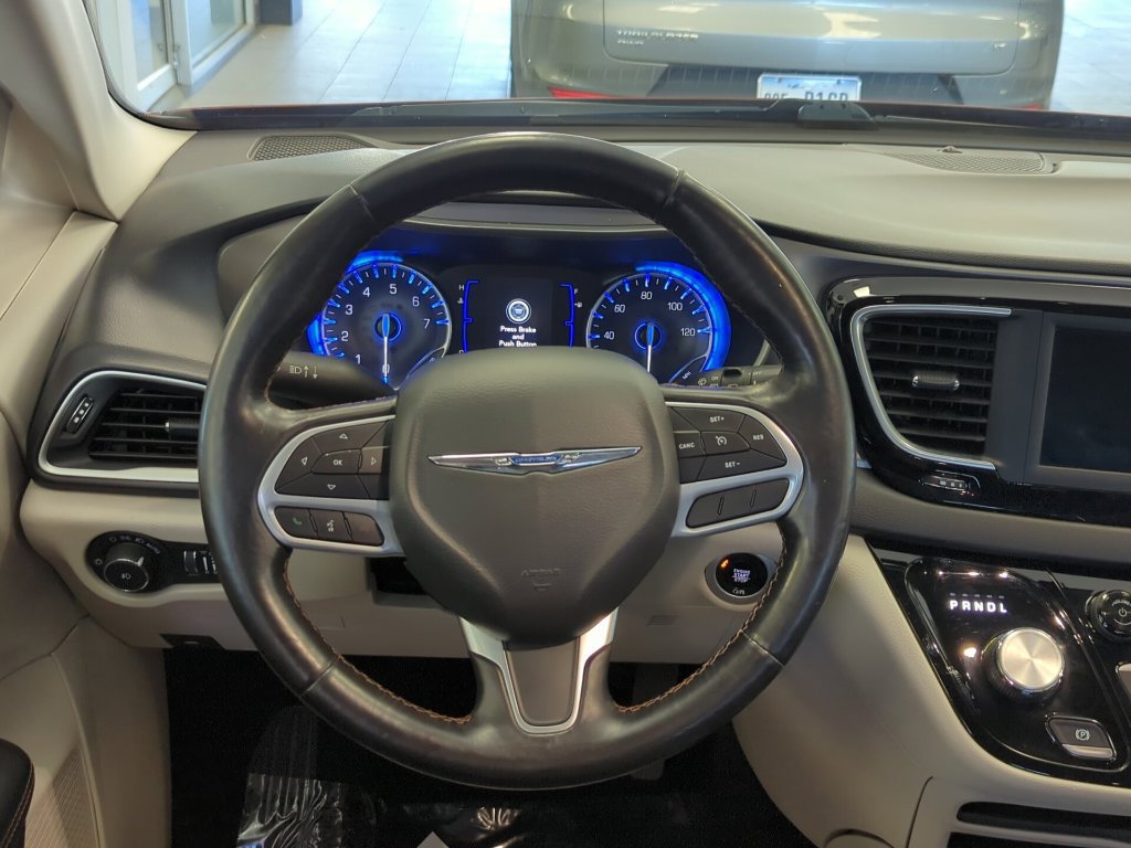 Used 2020 Chrysler Pacifica Touring-L FWD image 26