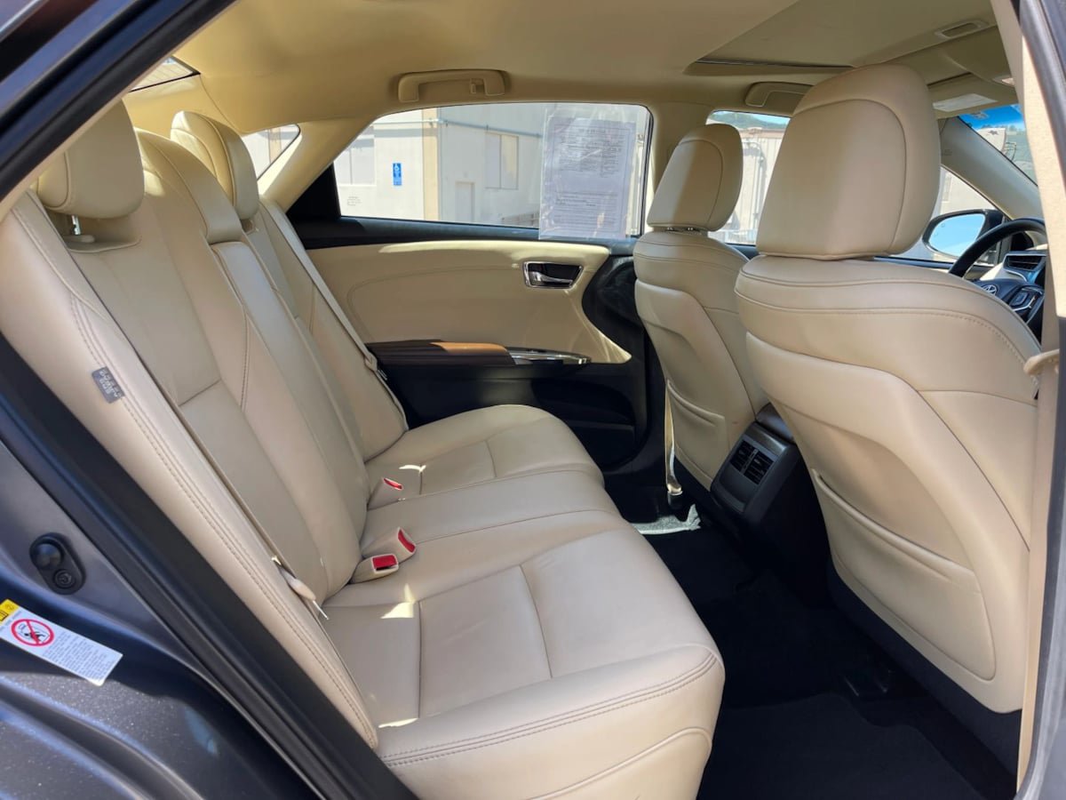 Used 2018 Toyota Avalon XLE Premium w/ Preferred Accessory Package FWD image 24