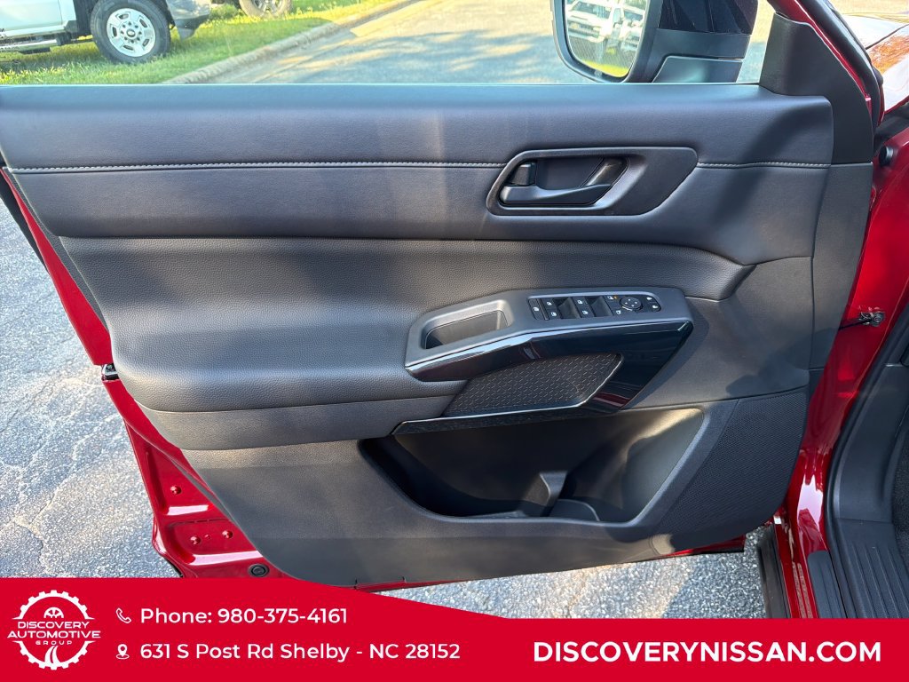 New 2026 Nissan Pathfinder SV w/ SV Premium Package FWD image 10