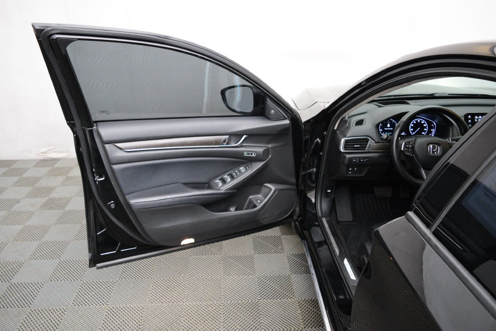 Used 2018 Honda Accord Touring image 9