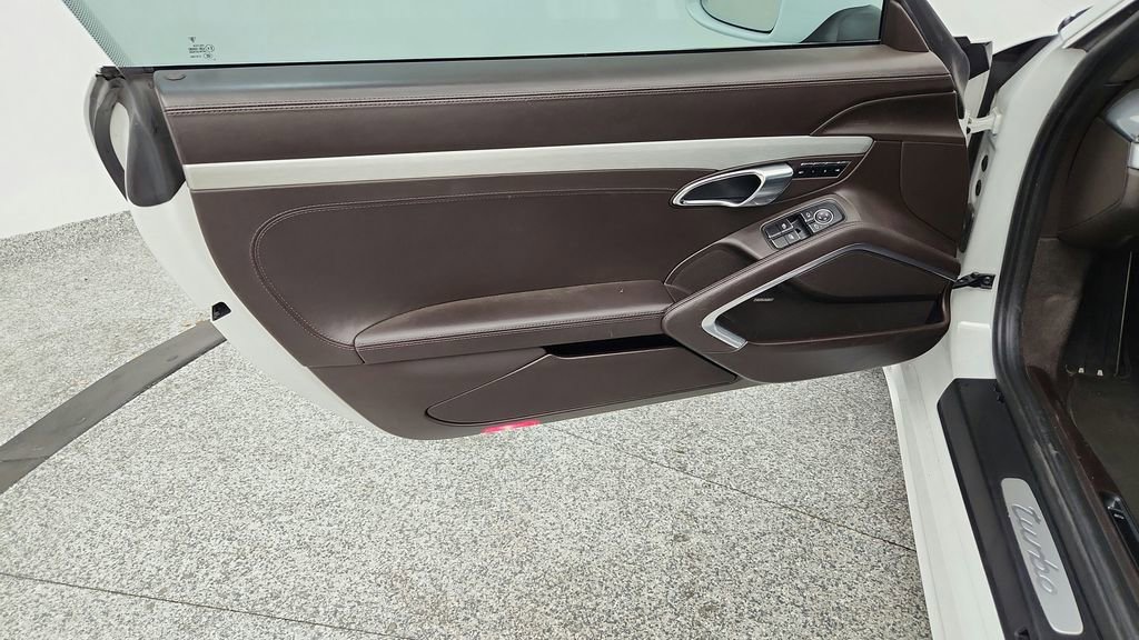 Used 2015 Porsche 911 Turbo image 28