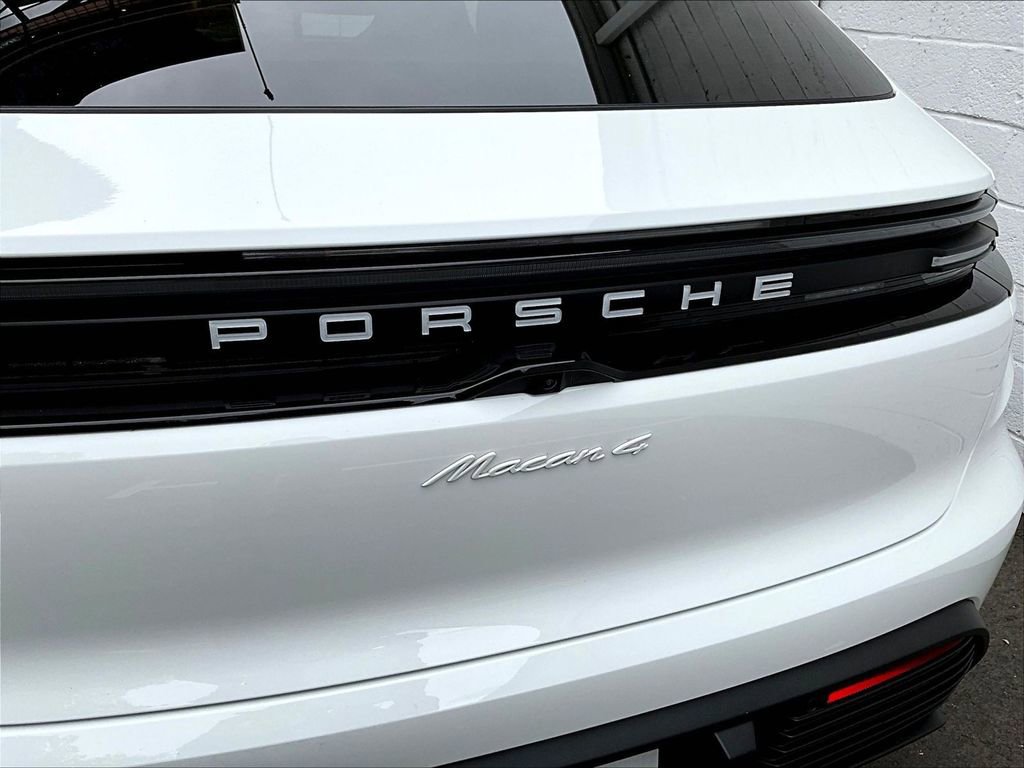 Used 2025 Porsche Macan 4 Electric image 13