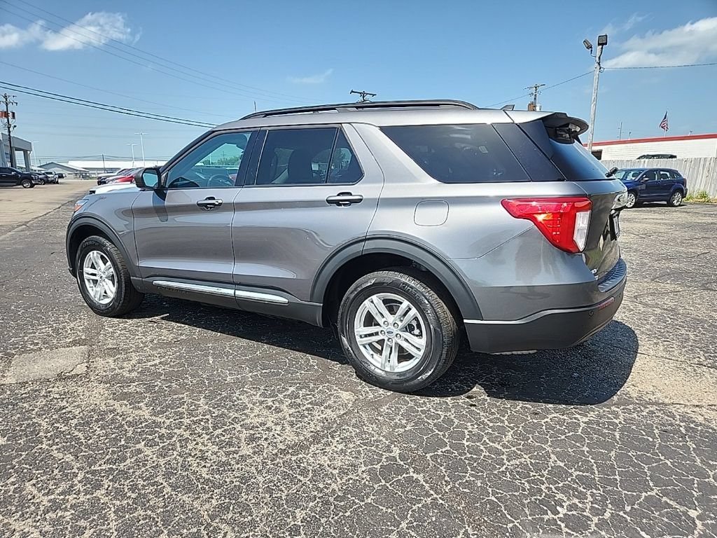 Used 2024 Ford Explorer XLT AWD/4WD image 9