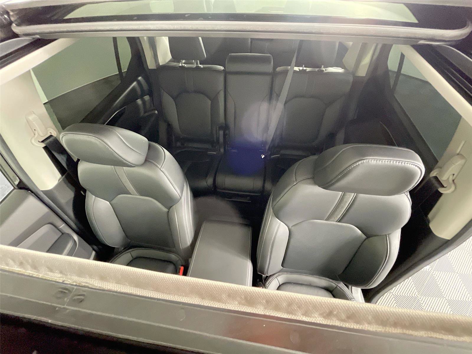 Used 2025 Honda Pilot Touring image 14