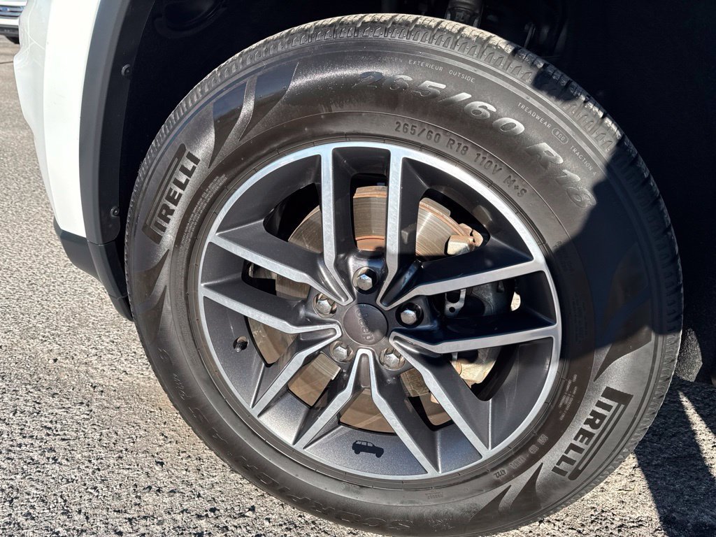 Used 2019 Jeep Grand Cherokee Laredo w/ Security & Convenience Group RWD image 12