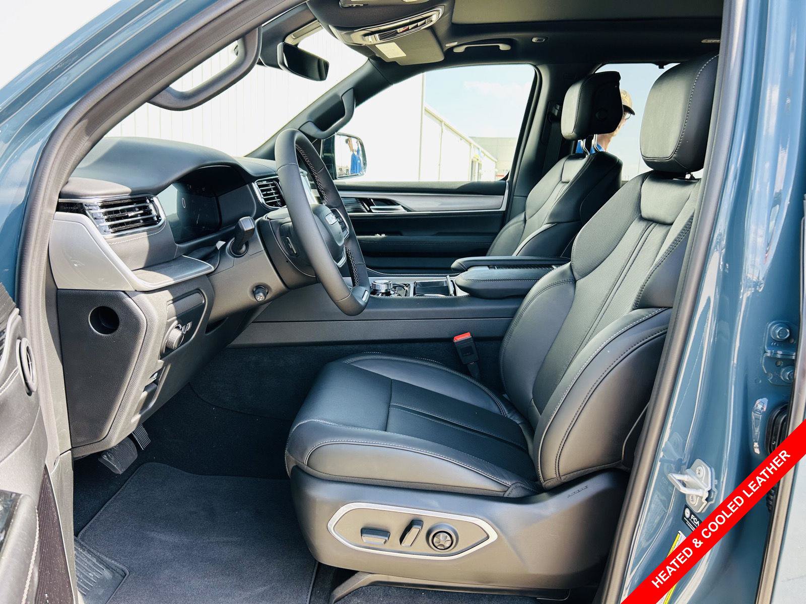 New 2026 Jeep Grand Wagoneer Limited AWD/4WD image 3