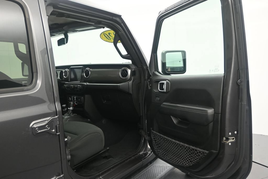 Used 2020 Jeep Wrangler Unlimited Sahara w/ Dual Top Group AWD/4WD image 17