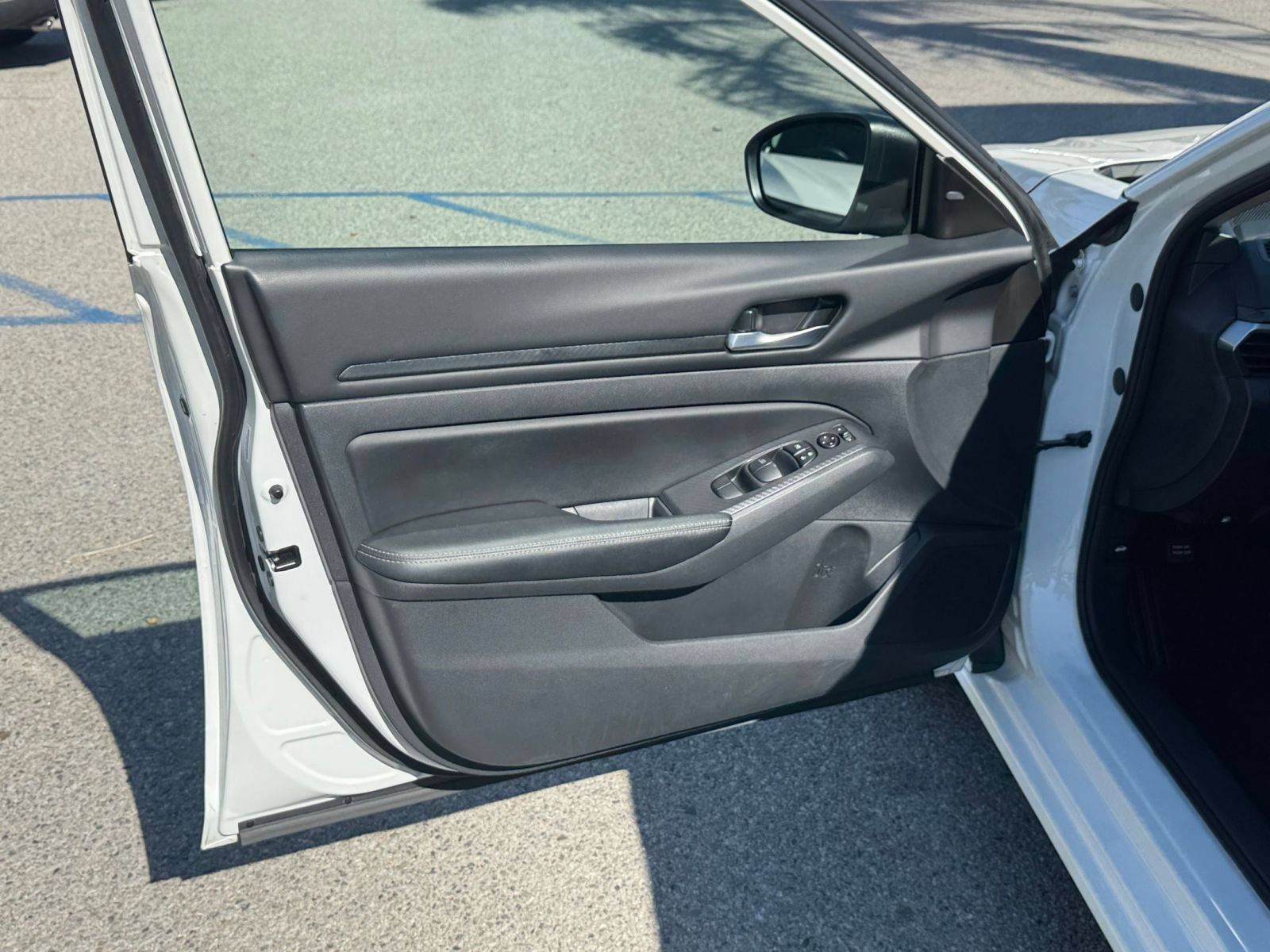 Used 2025 Nissan Altima 2.5 SV FWD image 18