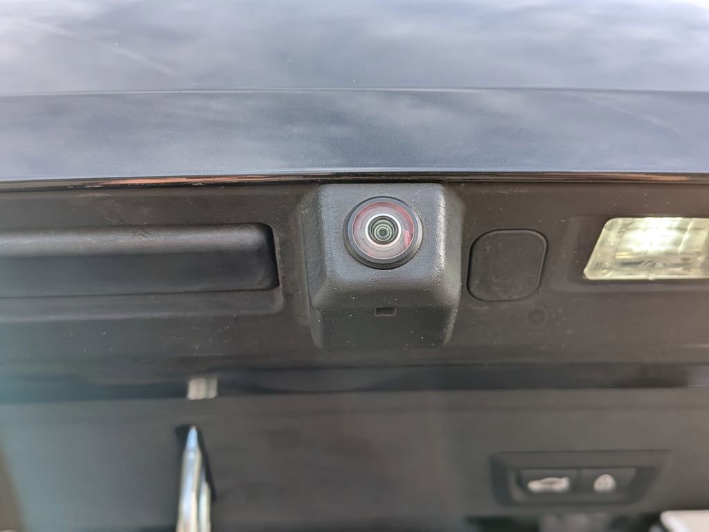 Used 2023 BMW X6 xDrive40i w/ M Sport Package image 9