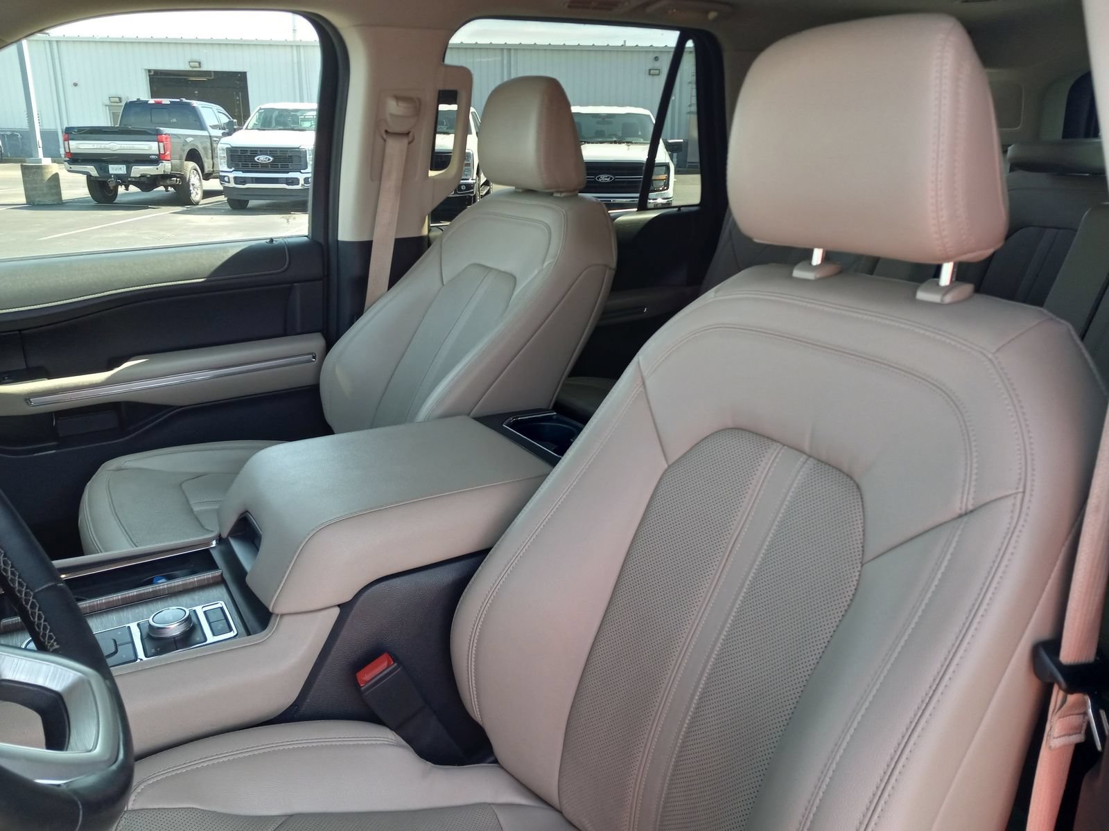 Used 2023 Ford Expedition Limited AWD/4WD image 13