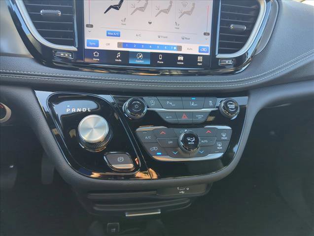 New 2026 Chrysler Pacifica Select image 11