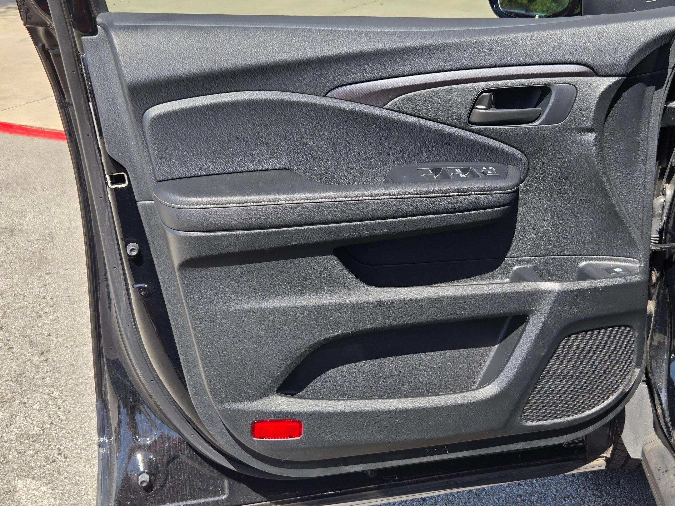 Used 2025 Honda Ridgeline Sport image 10