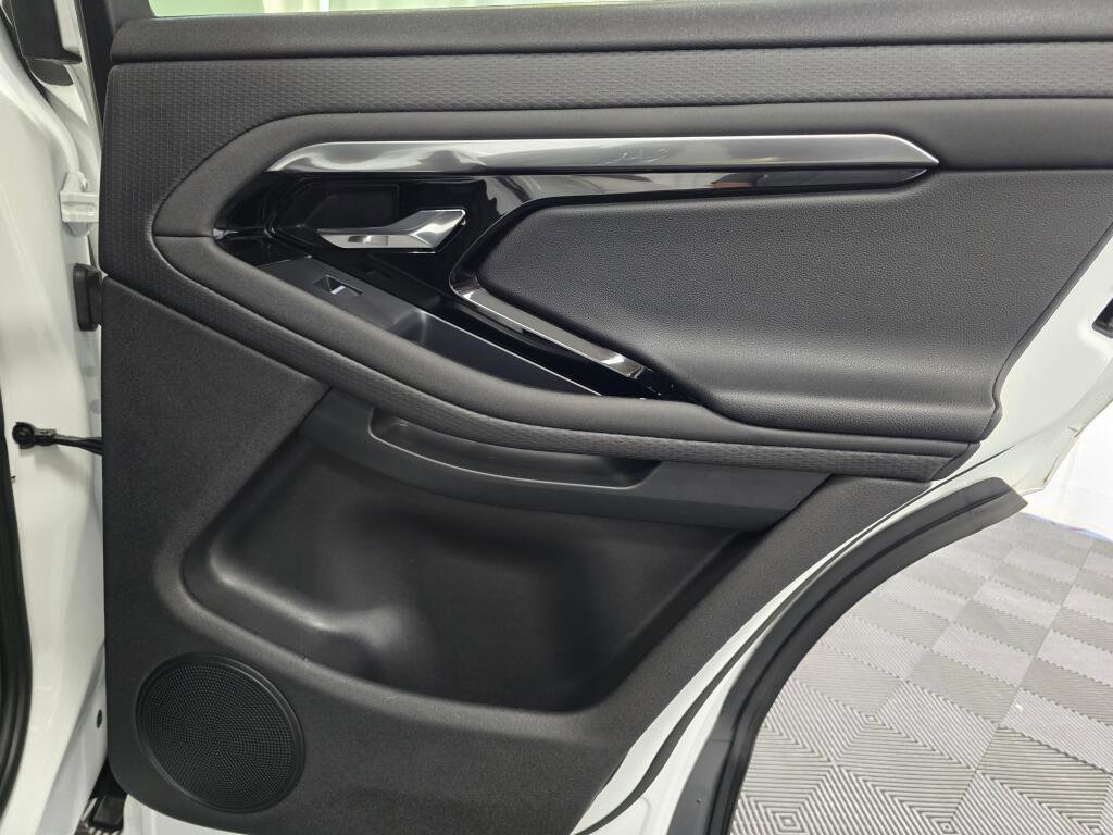 Used 2023 Land Rover Range Rover Evoque S image 24