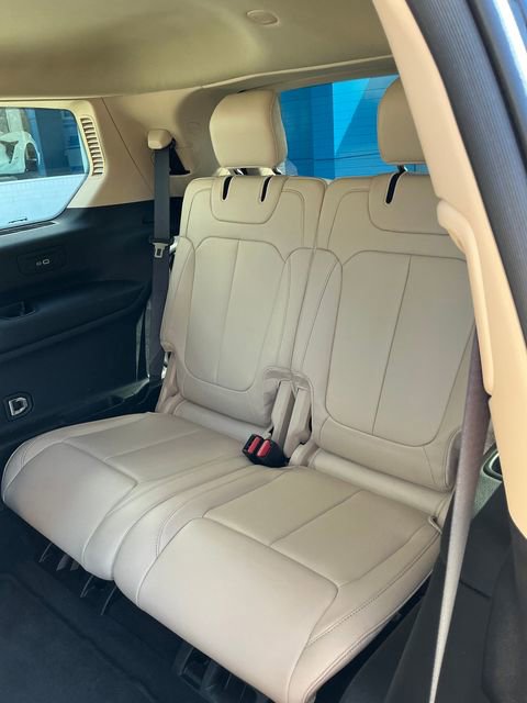 Used 2022 Jeep Grand Cherokee L Limited w/ Black Appearance Package image 13