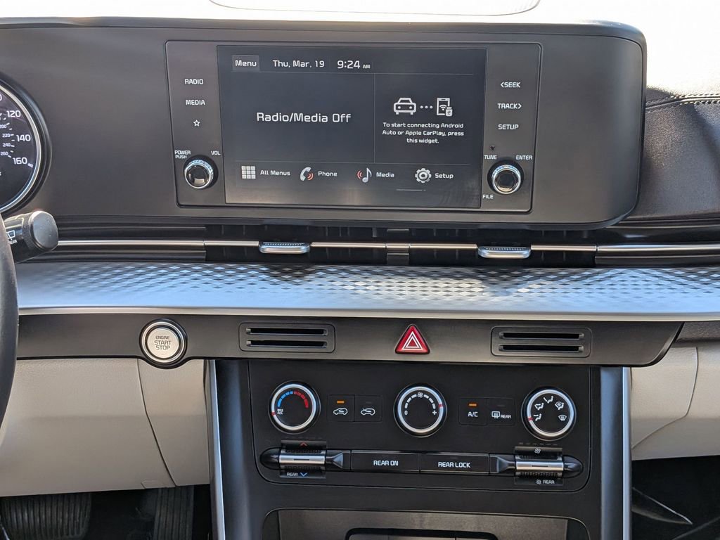 Used 2024 Kia Carnival LX image 19