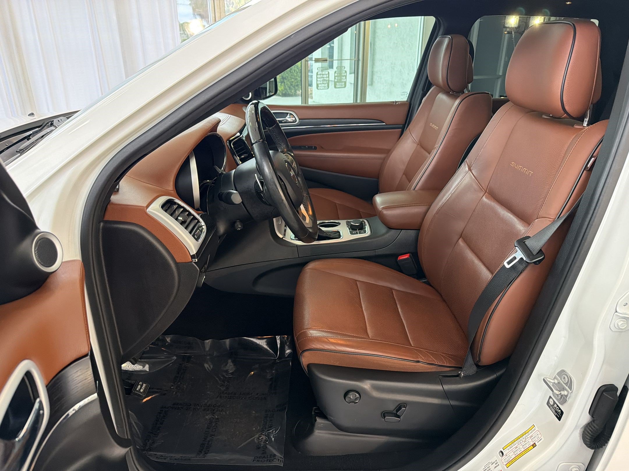 Used 2021 Jeep Grand Cherokee Summit AWD/4WD image 5