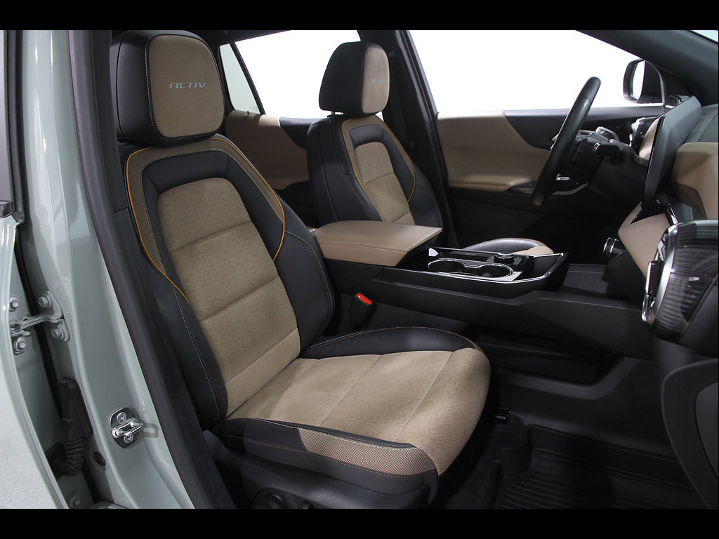 Used 2025 Chevrolet Equinox ACTIV w/ Safety and Technology Package AWD/4WD image 17