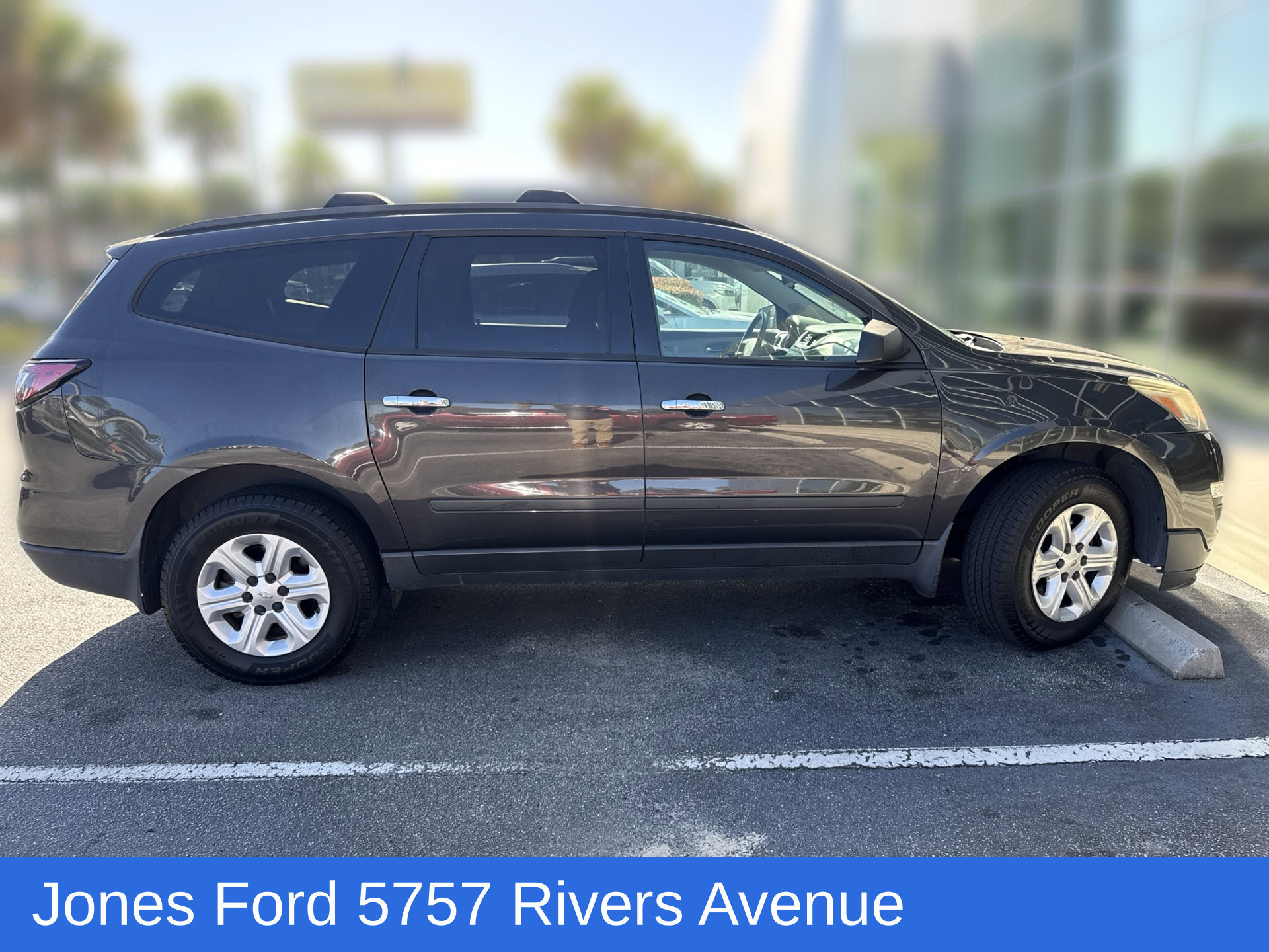 Used 2014 Chevrolet Traverse LS FWD image 3