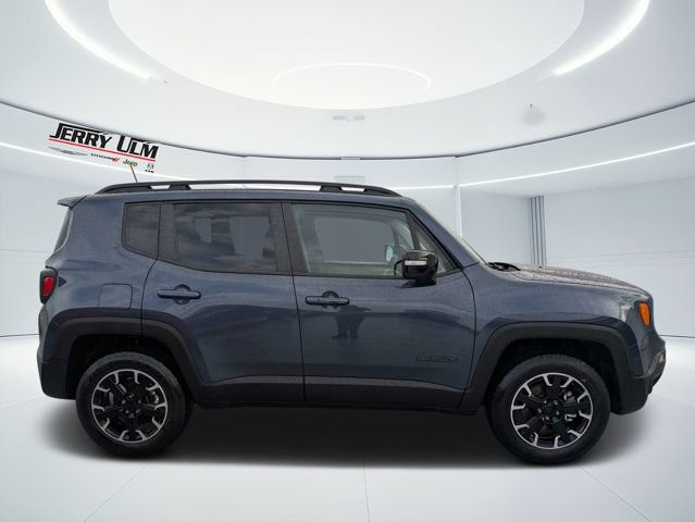 Certified 2023 Jeep Renegade Latitude w/ Sun/Sound Group AWD/4WD image 2