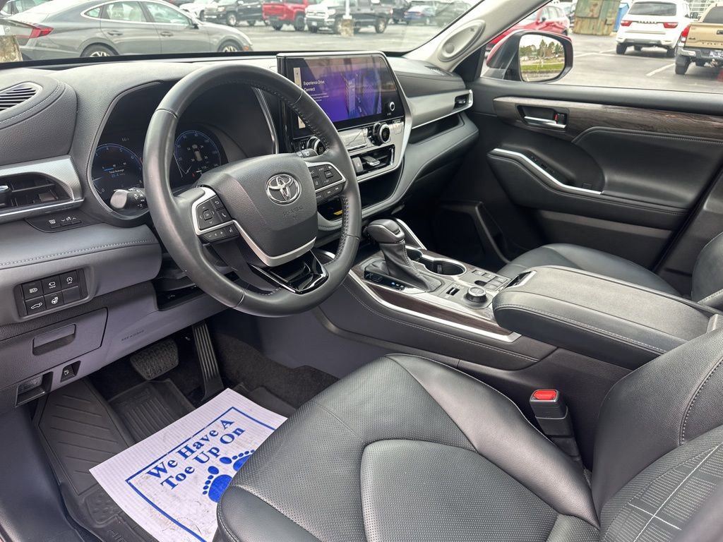 Used 2023 Toyota Highlander Platinum image 31